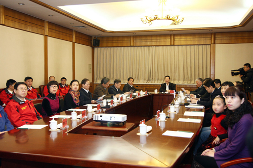 中共中央政治局常委、國務院副總理張高麗視頻連線極地大洋科考隊員  